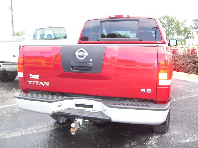 2005 Nissan Titan SE 2WD