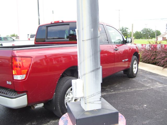 2005 Nissan Titan SE 2WD