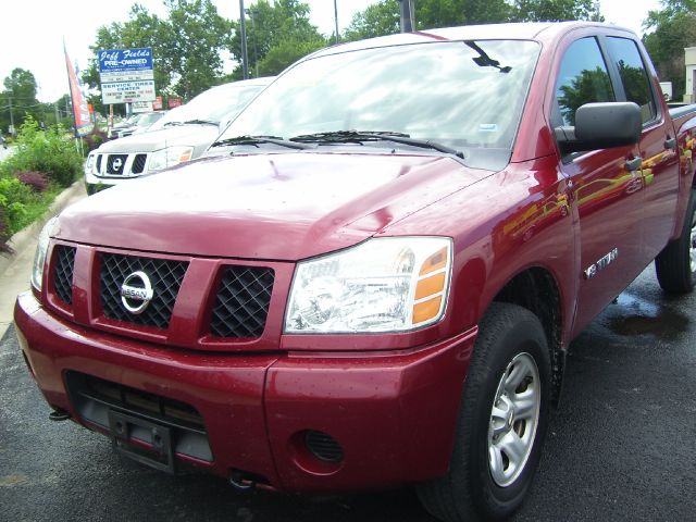 2005 Nissan Titan SE 2WD