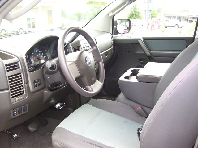 2005 Nissan Titan SE 2WD