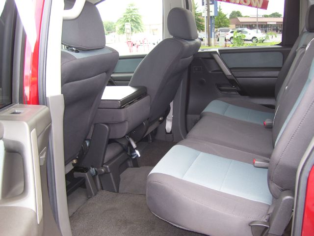 2005 Nissan Titan SE 2WD