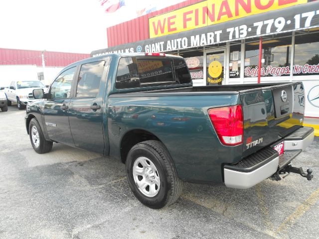 2005 Nissan Titan SE 2WD