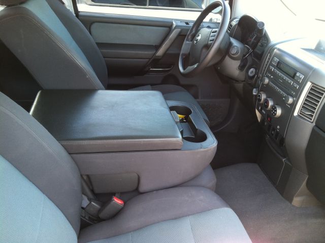 2005 Nissan Titan SE 2WD