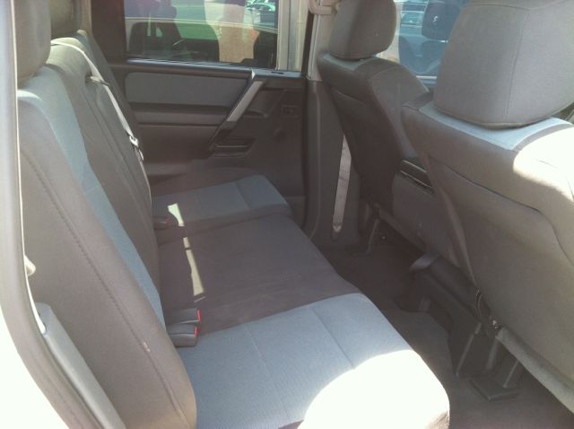 2005 Nissan Titan SE 2WD