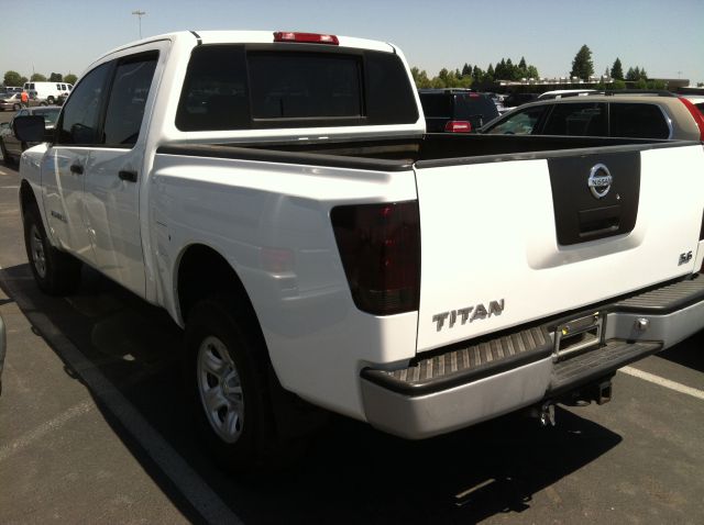 2005 Nissan Titan SE 2WD