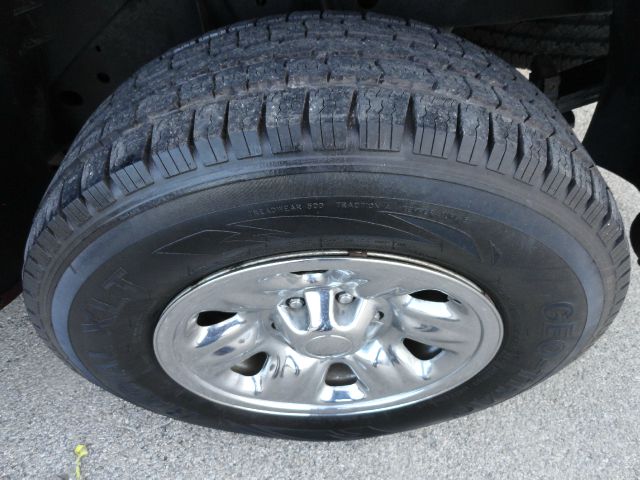 2005 Nissan Titan 4X4 Le3rd Rowone Owner