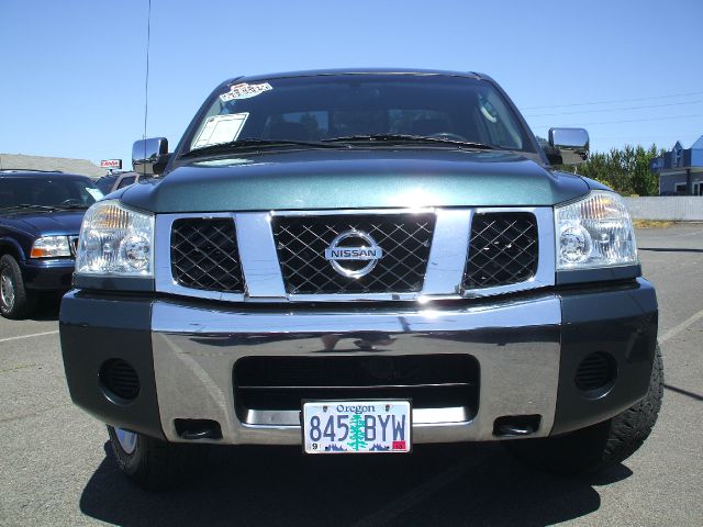 2005 Nissan Titan SE 2WD