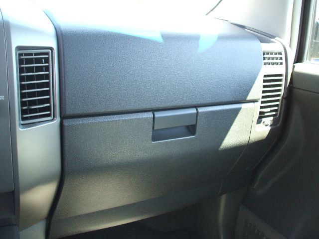 2005 Nissan Titan SE 2WD