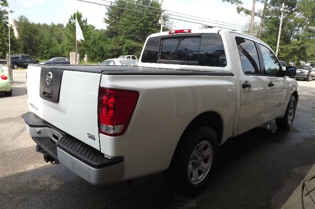 2005 Nissan Titan SE 2WD