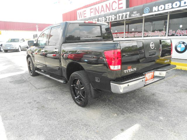 2005 Nissan Titan SE 2WD