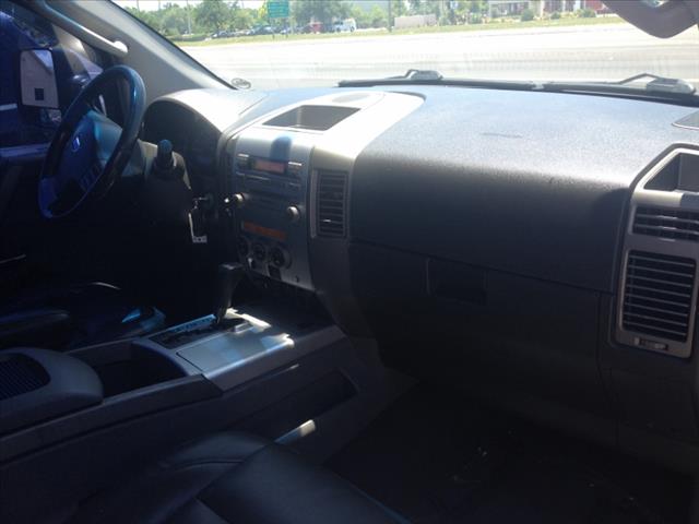 2006 Nissan Titan LS Short Boxstepside