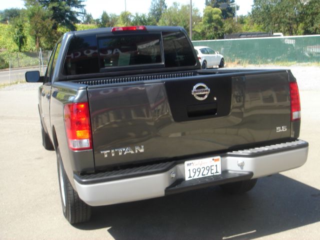 2006 Nissan Titan SE 2WD
