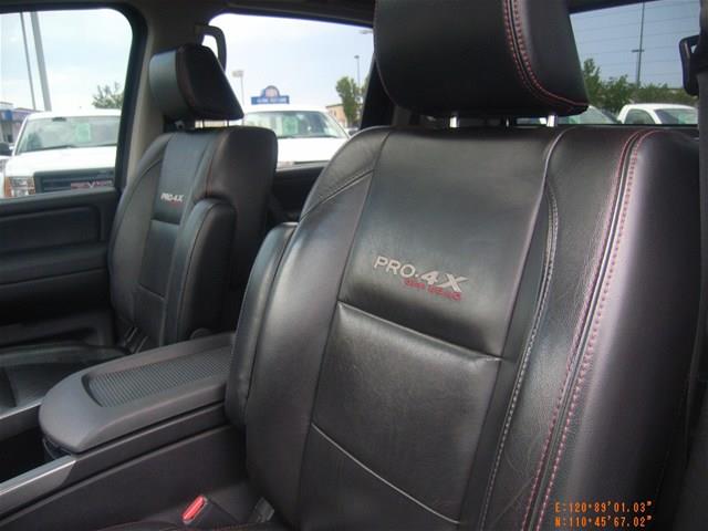 2008 Nissan Titan LX Minivan