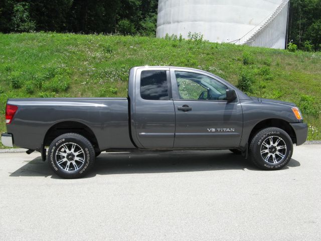 2011 Nissan Titan 2500 LS 4x2