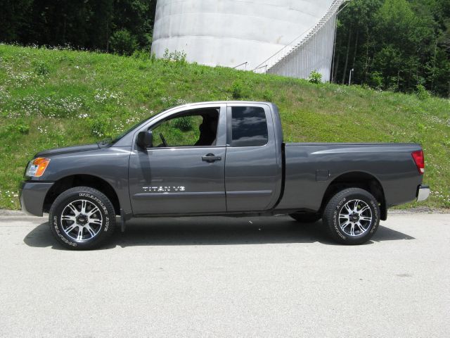 2011 Nissan Titan 2500 LS 4x2