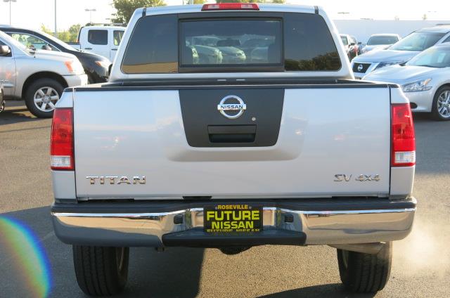 2012 Nissan Titan FWD 4dr