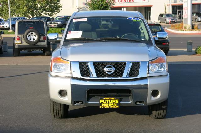 2012 Nissan Titan FWD 4dr