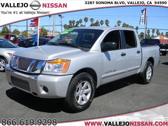2012 Nissan Titan GLS 4 Door Sedan