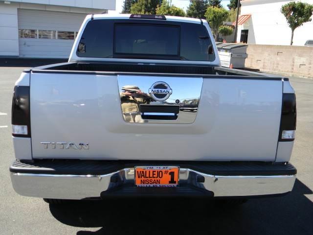 2012 Nissan Titan GLS 4 Door Sedan