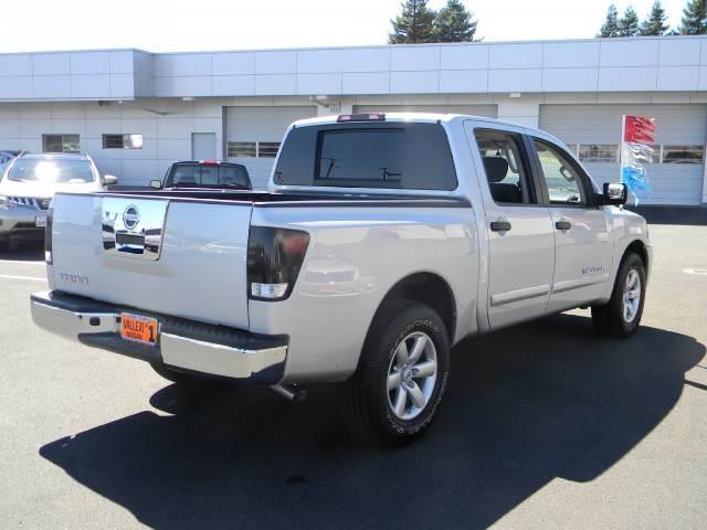 2012 Nissan Titan GLS 4 Door Sedan
