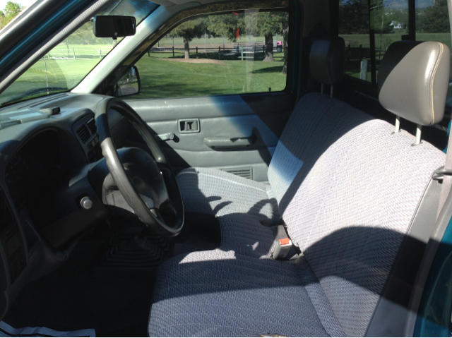 1996 Nissan Unspecified Lariat - Crew Cab 4x4 Cap