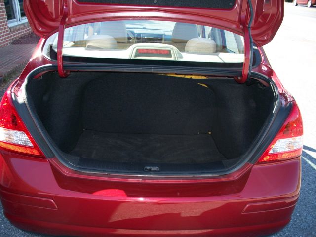 2007 Nissan Versa Crew Cab Standard Box 2-wheel Drive SLE