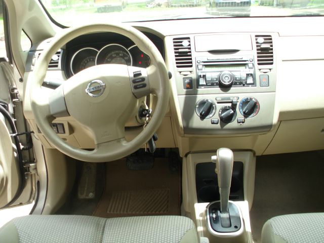 2007 Nissan Versa 1500 SLE 4WD