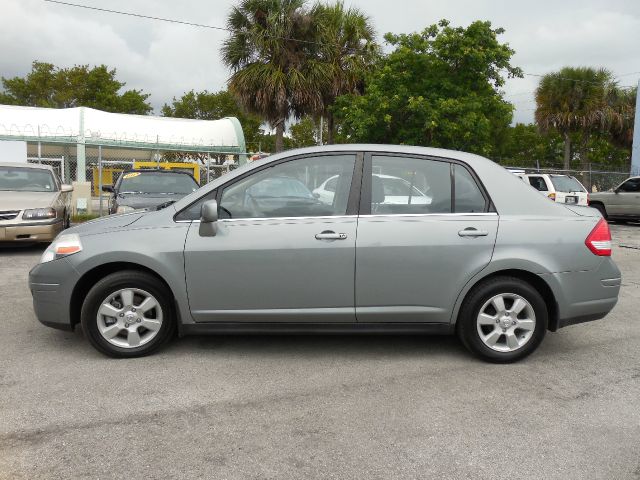 2007 Nissan Versa Crew Cab Standard Box 2-wheel Drive SLE