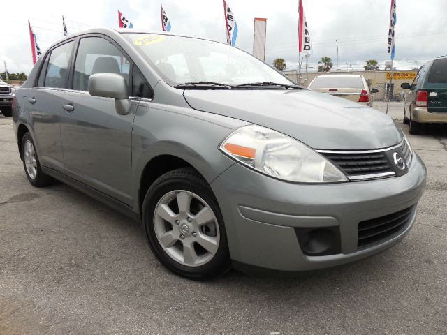 2007 Nissan Versa Crew Cab Standard Box 2-wheel Drive SLE