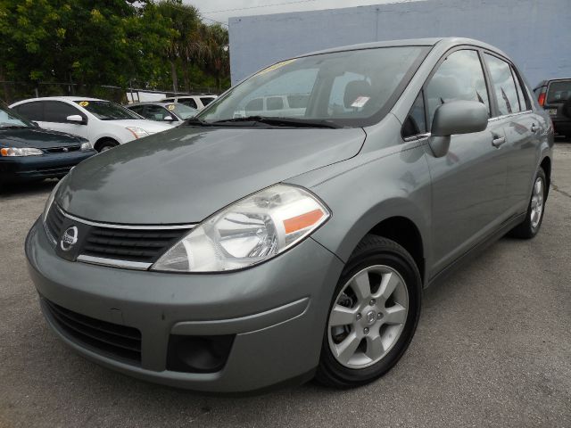 2007 Nissan Versa Crew Cab Standard Box 2-wheel Drive SLE