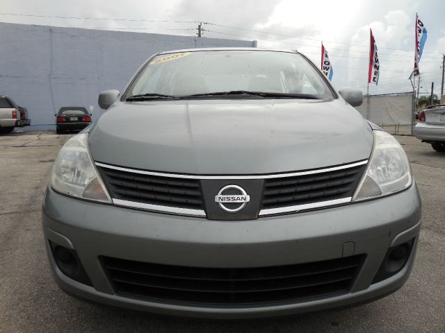 2007 Nissan Versa Crew Cab Standard Box 2-wheel Drive SLE