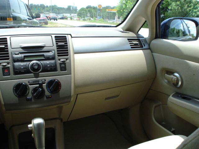 2007 Nissan Versa Limited Access Cab 4WD