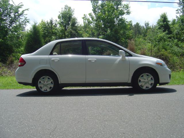 2007 Nissan Versa Crew Cab Standard Box 2-wheel Drive SLE