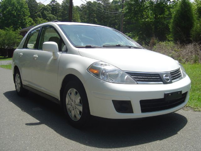 2007 Nissan Versa Crew Cab Standard Box 2-wheel Drive SLE