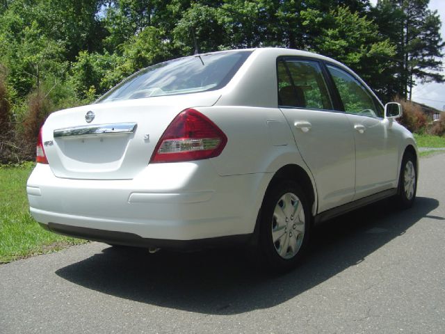 2007 Nissan Versa Crew Cab Standard Box 2-wheel Drive SLE