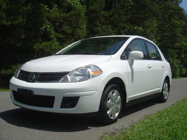 2007 Nissan Versa Crew Cab Standard Box 2-wheel Drive SLE