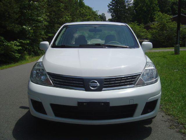 2007 Nissan Versa Crew Cab Standard Box 2-wheel Drive SLE