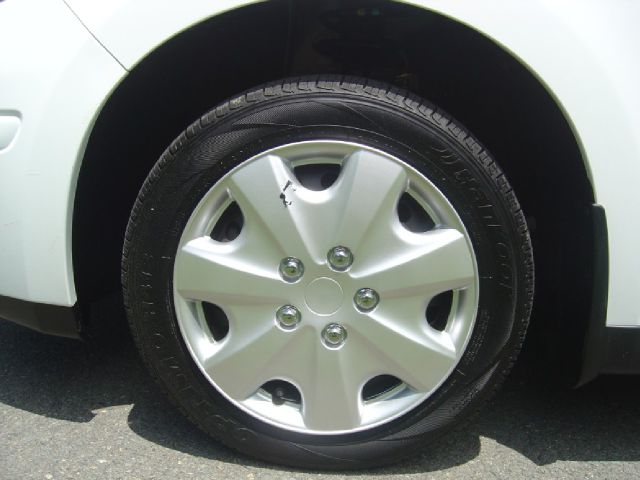 2007 Nissan Versa Crew Cab Standard Box 2-wheel Drive SLE