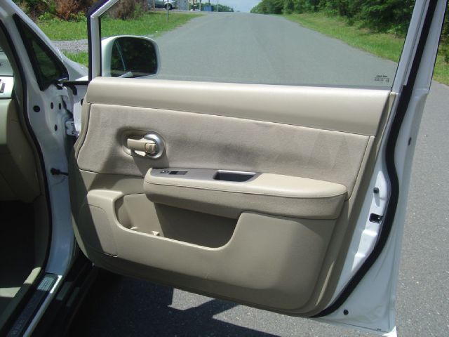 2007 Nissan Versa Crew Cab Standard Box 2-wheel Drive SLE