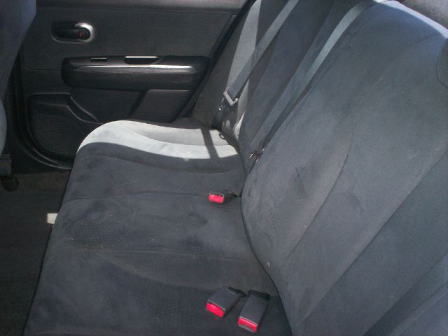 2007 Nissan Versa Crew Cab Standard Box 2-wheel Drive SLE