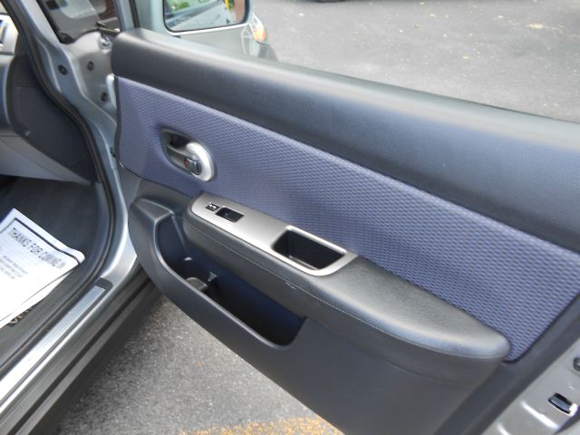 2008 Nissan Versa Limited Access Cab 4WD