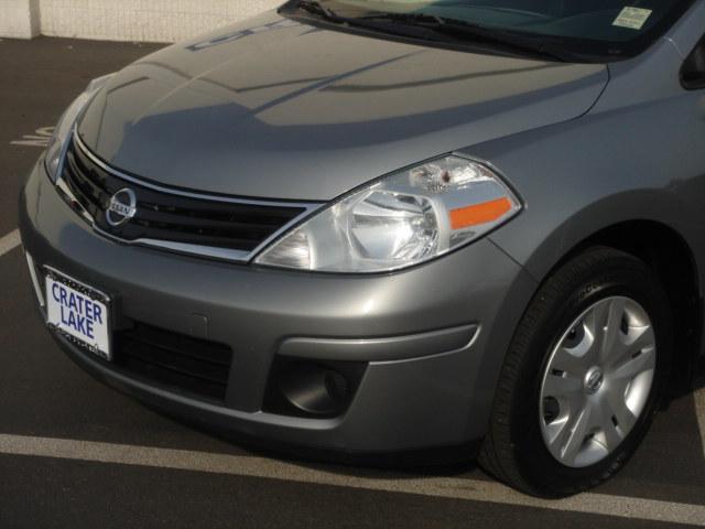 2008 Nissan Versa Crew Cab Standard Box 2-wheel Drive SLE