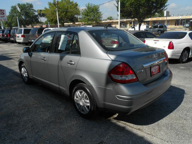 2008 Nissan Versa Crew Cab Standard Box 2-wheel Drive SLE