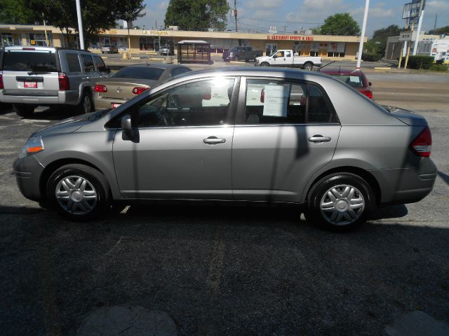 2008 Nissan Versa Crew Cab Standard Box 2-wheel Drive SLE
