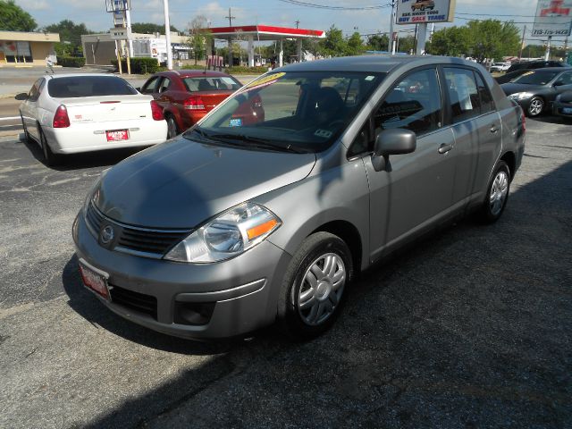 2008 Nissan Versa Crew Cab Standard Box 2-wheel Drive SLE