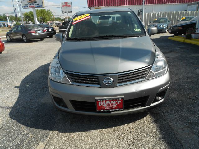 2008 Nissan Versa Crew Cab Standard Box 2-wheel Drive SLE