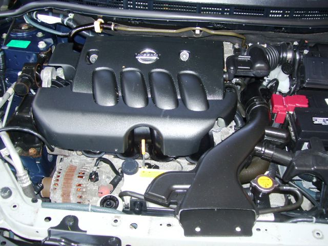 2008 Nissan Versa Crew Cab Standard Box 2-wheel Drive SLE