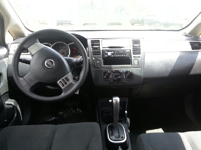 2008 Nissan Versa Crew Cab Standard Box 2-wheel Drive SLE