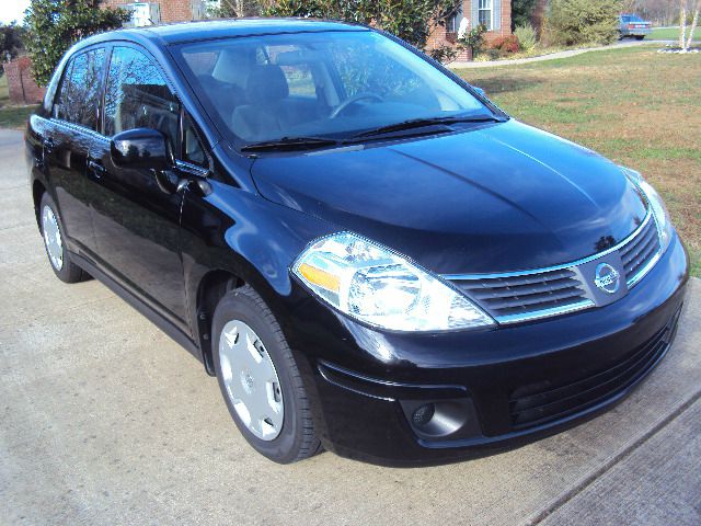 2008 Nissan Versa Crew Cab Standard Box 2-wheel Drive SLE