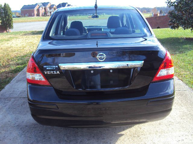 2008 Nissan Versa Crew Cab Standard Box 2-wheel Drive SLE
